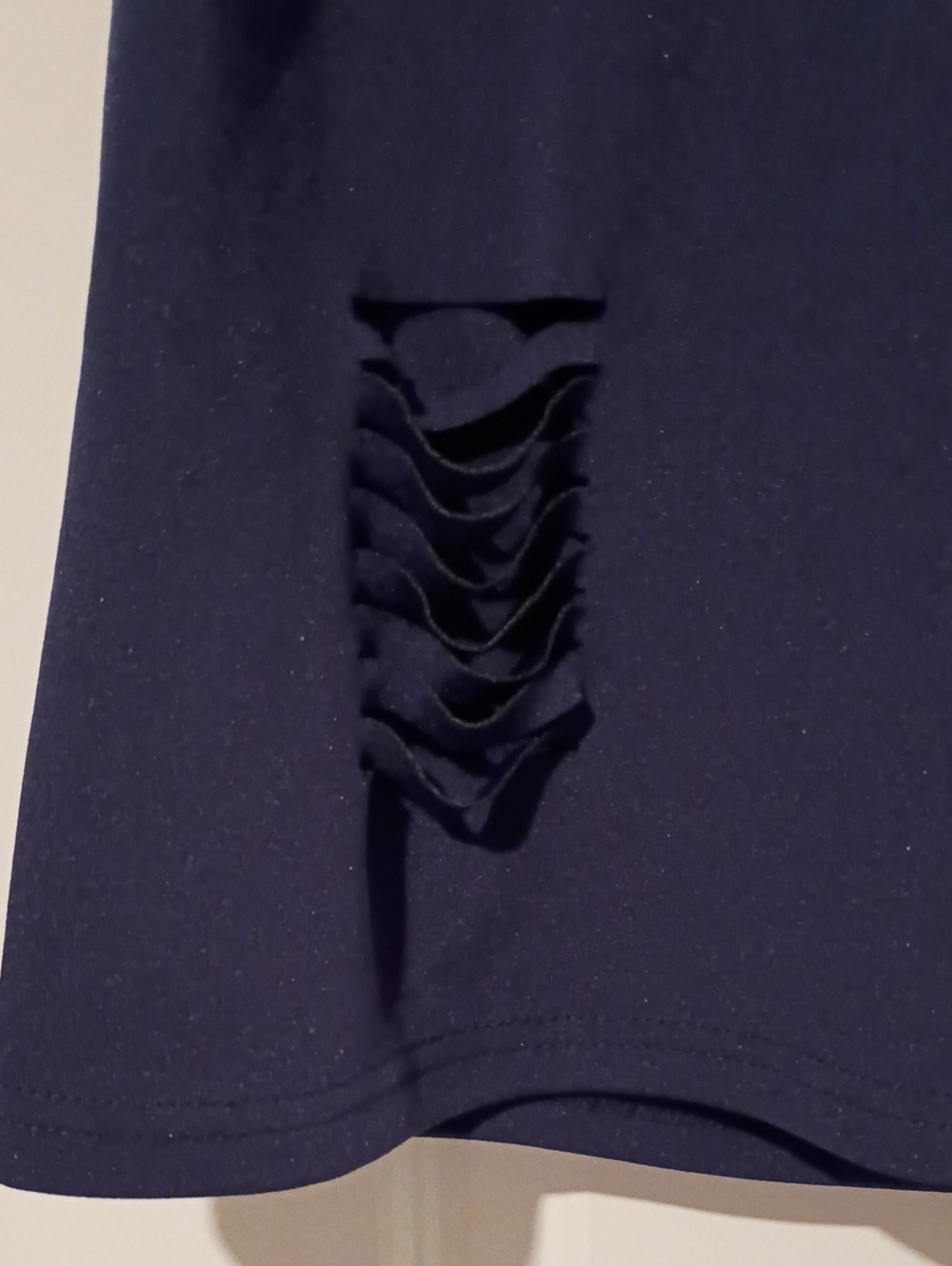 Queen Hoodie Outfit With Earrings . - Picture 5 of 12